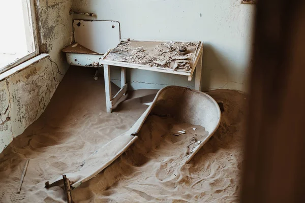 Concept photo pour la rénovation de la salle de bain - ancienne salle de bain détruite — Photo