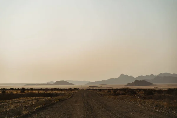 Estrada da sujeira na região de Hardap Karas, Namíbia — Fotografia de Stock