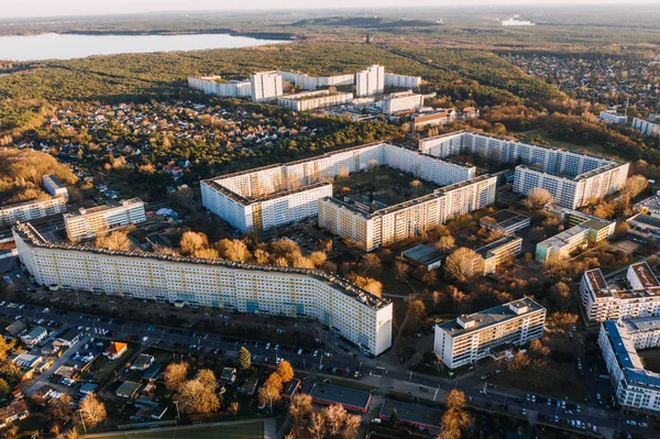 Ddr Plattenbau 'nun Berlin' deki hava fotoğrafı.