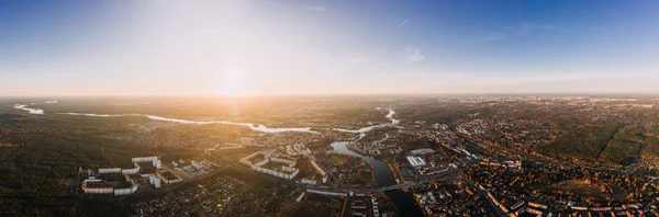 Panorama drone foto van de oude stad Treptow-Kopenick Berlijn bij zonsopgang — Stockfoto