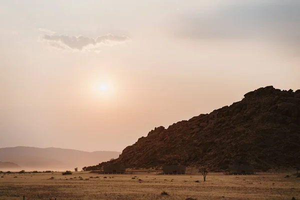 Pequenos chalés de alojamento no deserto no Parque Nacional Namib-Naukluft — Fotografia de Stock