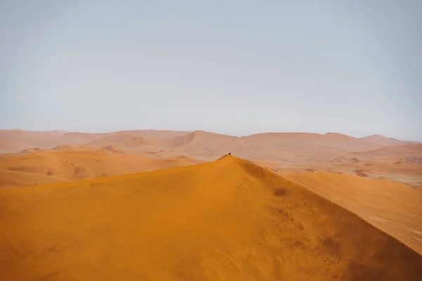 Walking on the sand dunes, Namibia, Africa — Stock Photo, Image