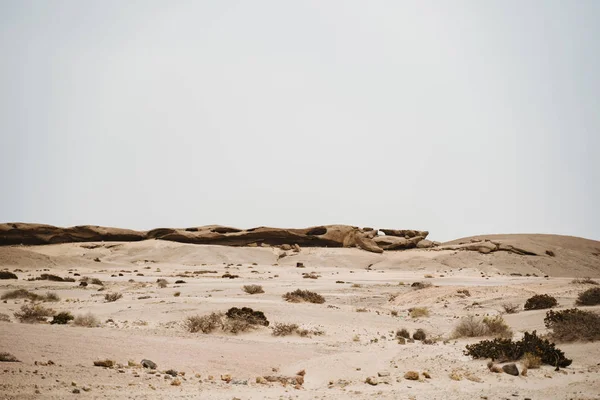 Moon Valley of Valle De La Luna canyon met geërodeerde zandstenen pieken panorama — Stockfoto