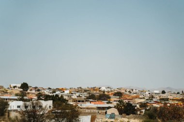 Windhoek Namibya 'nın renkli evlerinin fotoğrafı