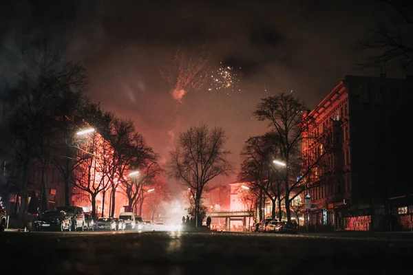 Fogos de artifício nas ruas de Berlim, Alemanha — Fotografia de Stock