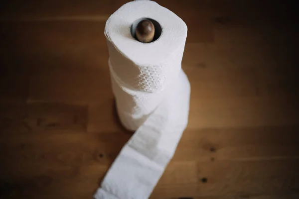 Verschillende wc-papier rollen boven elkaar — Stockfoto