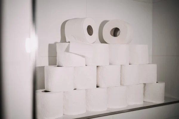 Pyramid wall made from toilet paper rolls — Stock Photo, Image