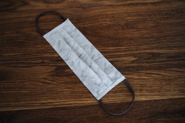 Kendi başına koruyucu bir yüz maskesi yaratmak.