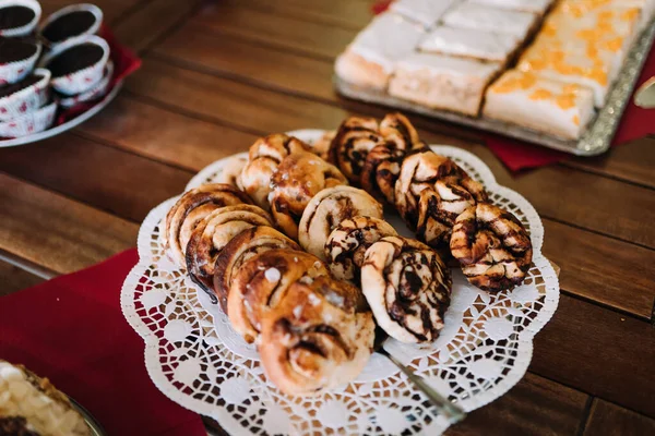 Foto de postre dulce servido en un plato — Foto de Stock