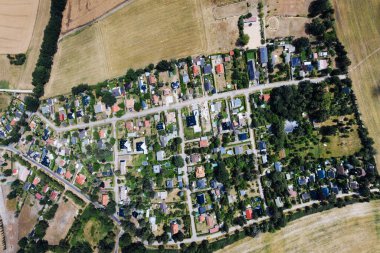 Büyük şehrin insansız hava aracı fotoğrafı.