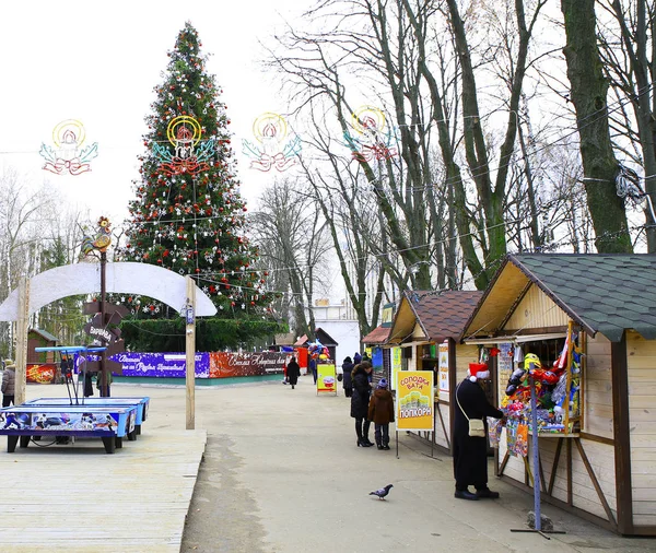  Noel şenlikli ağacı