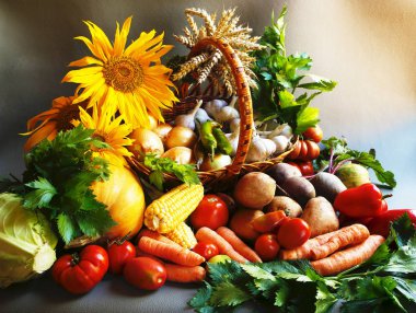 sulu ve lezzetli bir yaz meyve ve sebze gibi bir natürmort