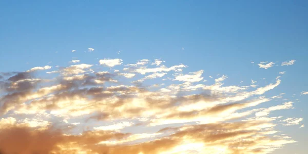 Nuvens Coloridas Fofas Céu Azul Primavera — Fotografia de Stock