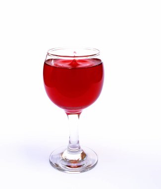  bir kristal bardak kırmızı şarap