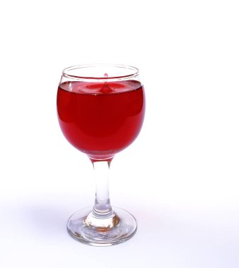 bir kristal bardak kırmızı şarap