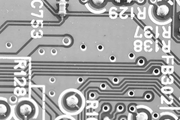 Een Chipkaart Met Condensatoren Weerstanden Transistors Esches Verschillende Delen Mikroprtsesoornymi — Stockfoto