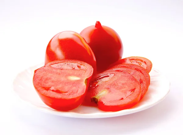 Tomates sobre fundo branco — Fotografia de Stock