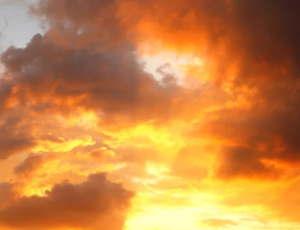 Πολύχρωμο πορφυρό ηλιοβασίλεμα — Φωτογραφία Αρχείου