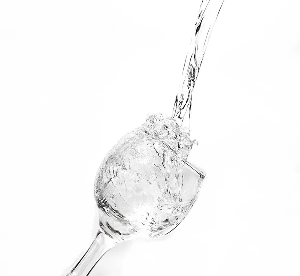 Beyaz camına düşen su