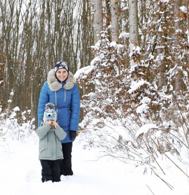  Anne ile küçük oğlu kış 
