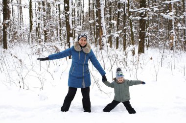  Anne ile küçük oğlu kış 