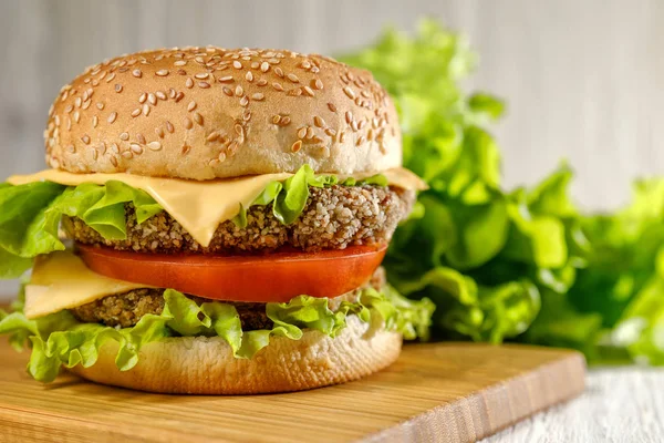 Burger Brânză Roșii — Fotografie, imagine de stoc