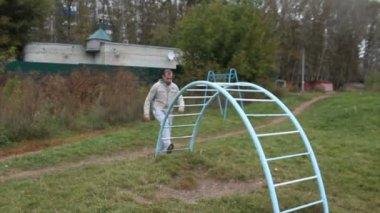 ormandaki merdiveninde eğitim