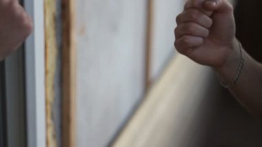 Tarafından iki adam yüksek tanımlı video oynanan taş kağıt makas