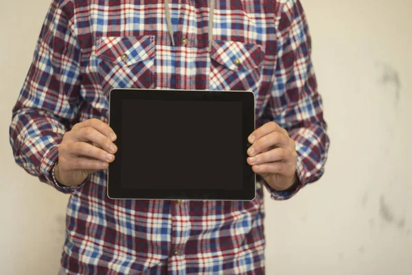 Man holding tablet with black screen Royalty Free Stock Photos
