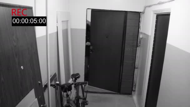 The man in the mask breaks the door in and shoots hidden camera pistol — Stock Video