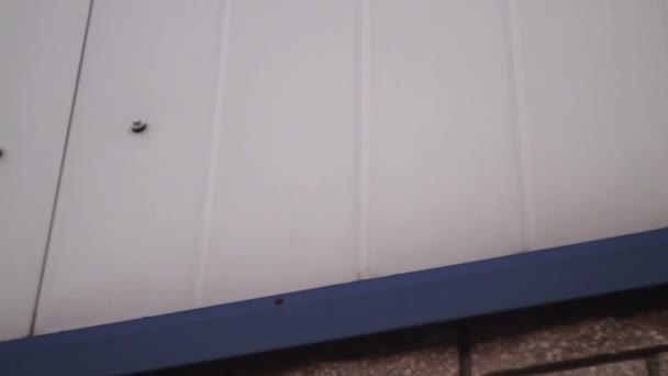Atılgan'ın duvardaki güvenlik kamerası — Stok video