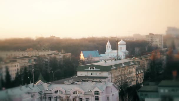 Міська церква, вид з даху — стокове відео