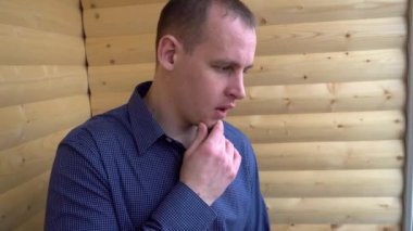 genç işadamı gelecek planları hakkında düşünme