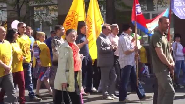 쿠르스크, 러시아-5 월 1 일, 2017: 전시 노동 및 봄 세계 휴일에 전념 — 비디오
