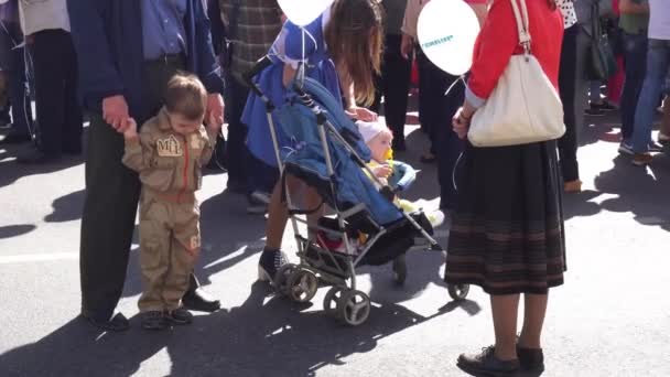 Kursk, Russia - 1 maggio 2017: mostra dedicata alla festa mondiale del lavoro e della primavera — Video Stock