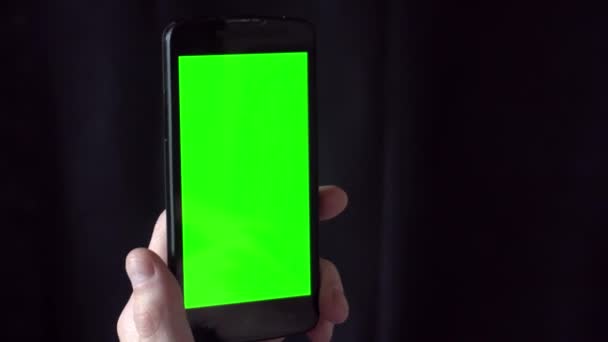 Erkek el smartphone dokunmadan yakın çekim. Chroma anahtar yeşil ekran. Yakın çekim. Hareket izleme — Stok video