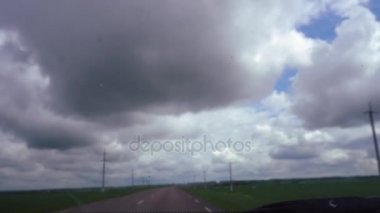 Bir arabadan, otobüsten, trenden pencere manzarası. Seyahat eden HD videoları