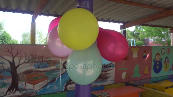Piękny design werandy balonów przedszkolnych i innych dekoracji — Wideo stockowe