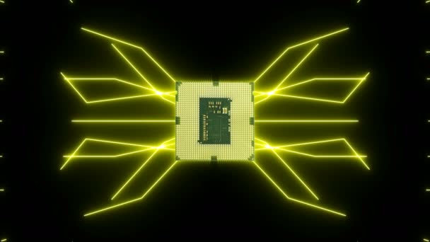 Vidéo en boucle transparente de carte de circuit imprimé futuriste avec électrons jaunes mobiles avec CPU — Video