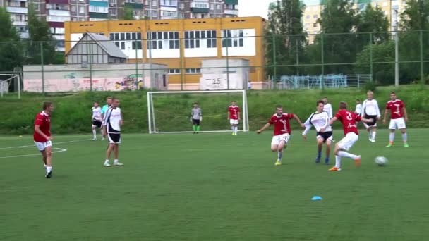 KURSK, RUSKO - JULE 3: fotbalový zápas mistrovství amatérských týmů — Stock video