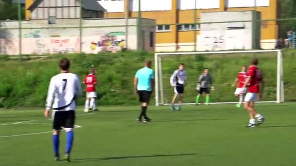 KURSK, RÚSSIA - JULHO 3: jogo de futebol do campeonato Equipes amadoras — Vídeo de Stock