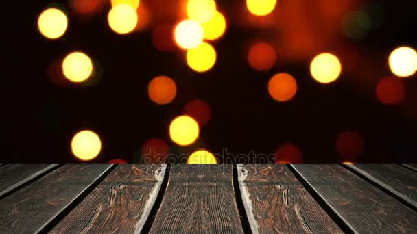 Perspectiva de madera y fondo bokeh de la noche y el resplandor brillante de las luces. plantilla de visualización elemento — Vídeos de Stock