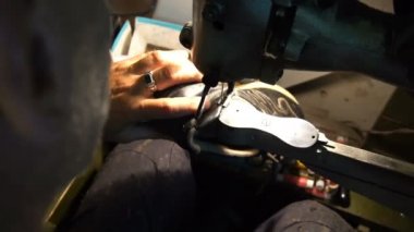 Kunduracı ayakkabı tamiri. Atölye