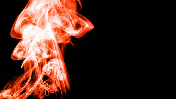黒の背景にカラフルな煙 — ストック写真