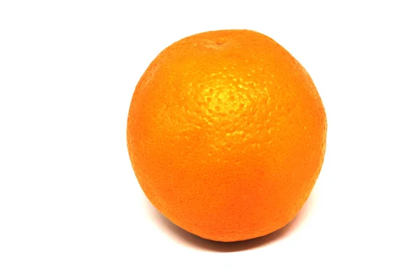 Laranja fresca isolada no fundo branco — Fotografia de Stock