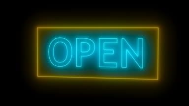 Siyah arka plan üzerine izole açık işareti neon