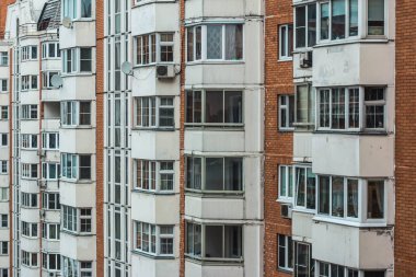 Moskova, Rusya - Şubat 2017: Borisovskie Prudy - Borisovskie gölet, Borisovo bölgesi, tipik çeyrek daireler windows yaşayan Moskova