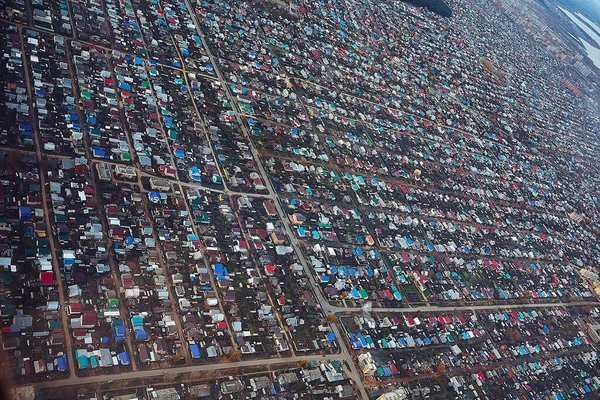 城市郊区 房屋和道路的俯瞰 — 图库照片