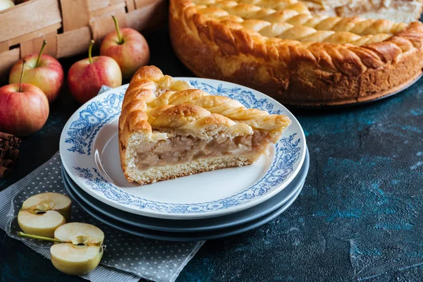 Apple pie, baking, pastry, cake with apples, pastries, dessert, pie, cake, — Stock Photo, Image