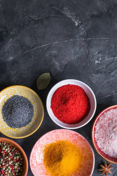 Anis, Anis Stern, Basar, Aroma, Mischung aus Paprika, Paprika, Paprika, Mohn, Gewürze, Gewürze, würzige Kräuter, Kurkuma — Stockfoto